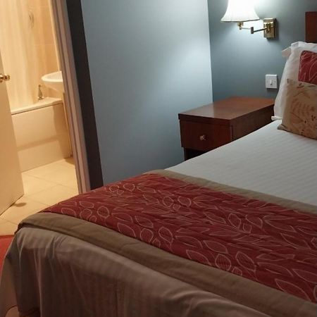 The Emmbrook Inn Hotel Wokingham Dış mekan fotoğraf
