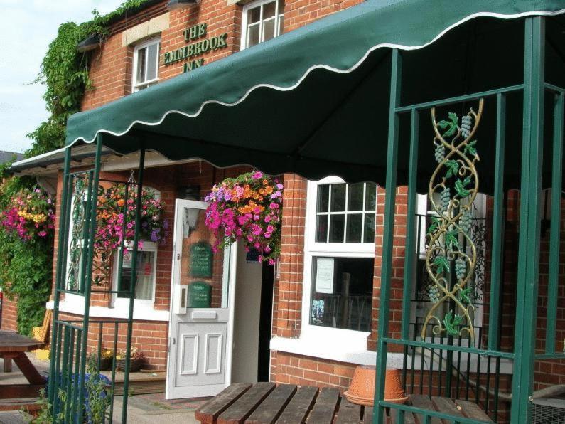 The Emmbrook Inn Hotel Wokingham Dış mekan fotoğraf