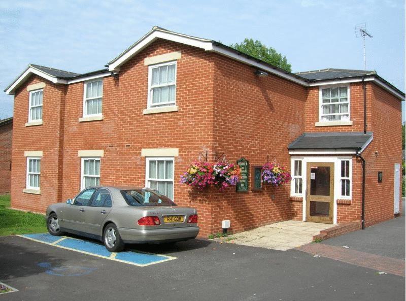 The Emmbrook Inn Hotel Wokingham Dış mekan fotoğraf