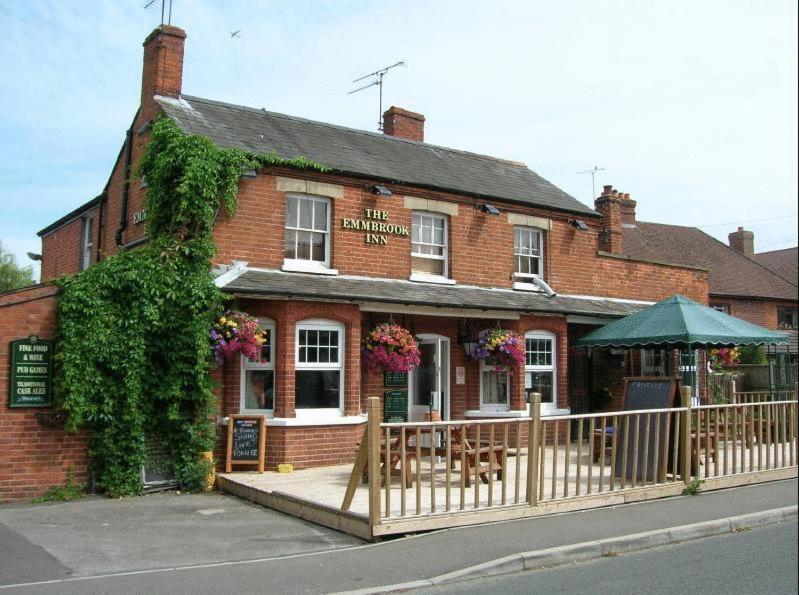 The Emmbrook Inn Hotel Wokingham Dış mekan fotoğraf