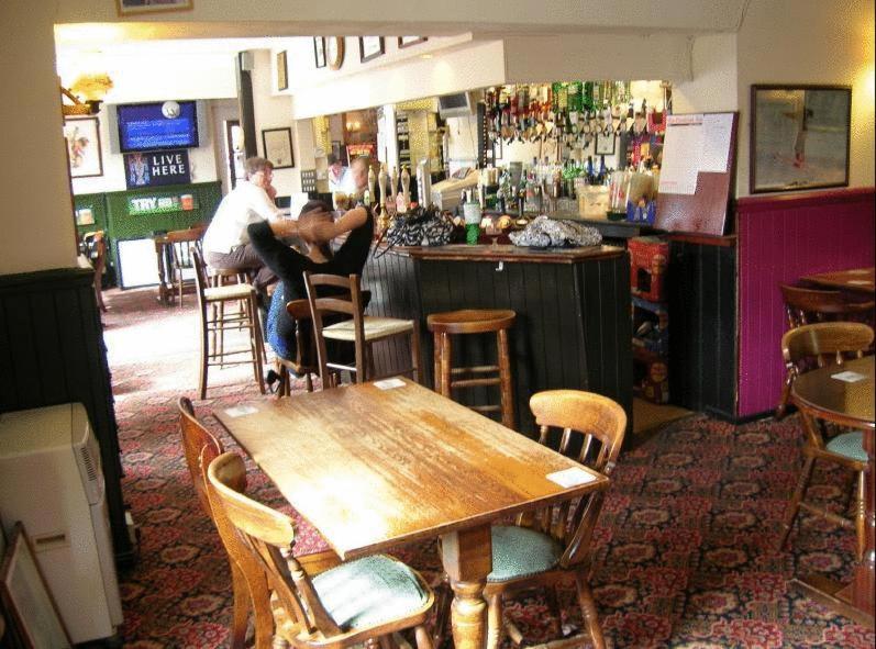 The Emmbrook Inn Hotel Wokingham Dış mekan fotoğraf