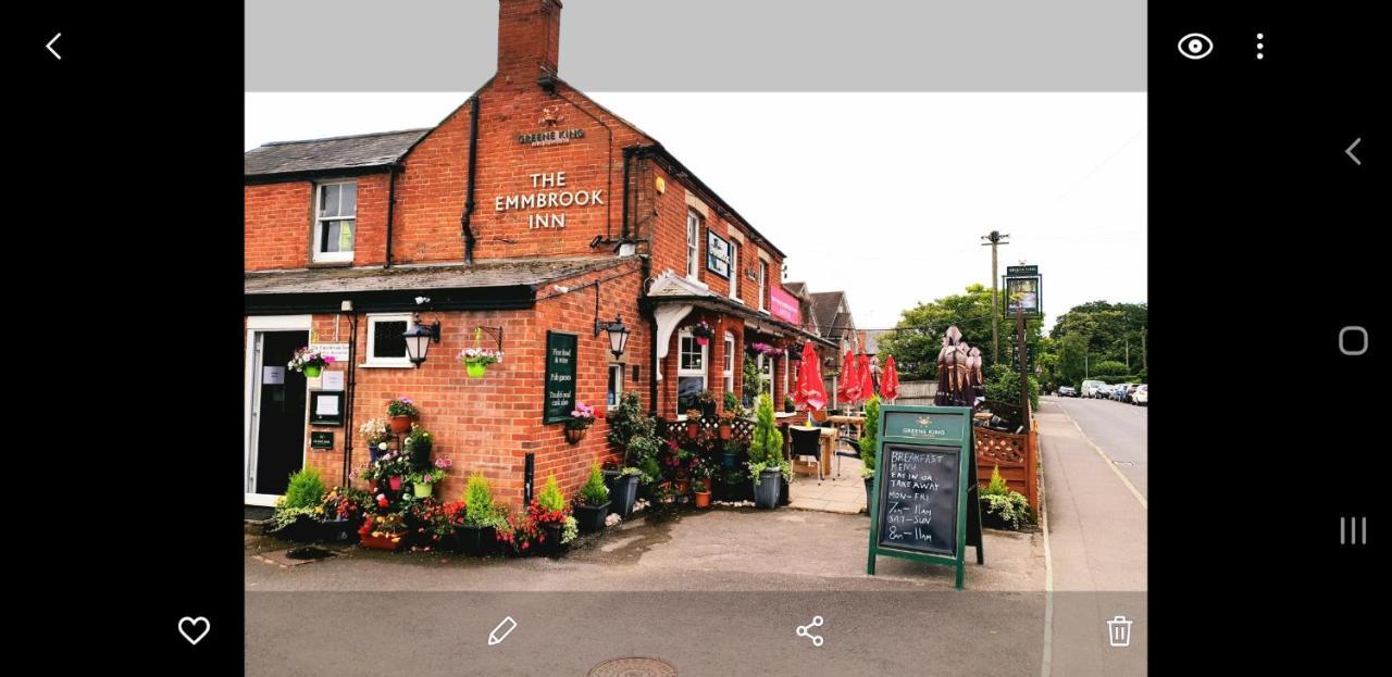 The Emmbrook Inn Hotel Wokingham Dış mekan fotoğraf