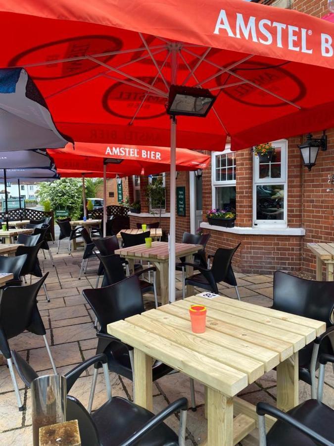 The Emmbrook Inn Hotel Wokingham Dış mekan fotoğraf