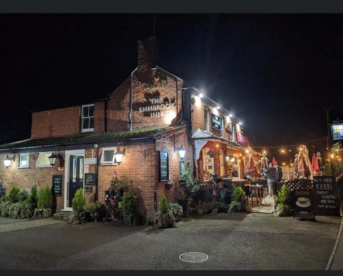 The Emmbrook Inn Hotel Wokingham Dış mekan fotoğraf