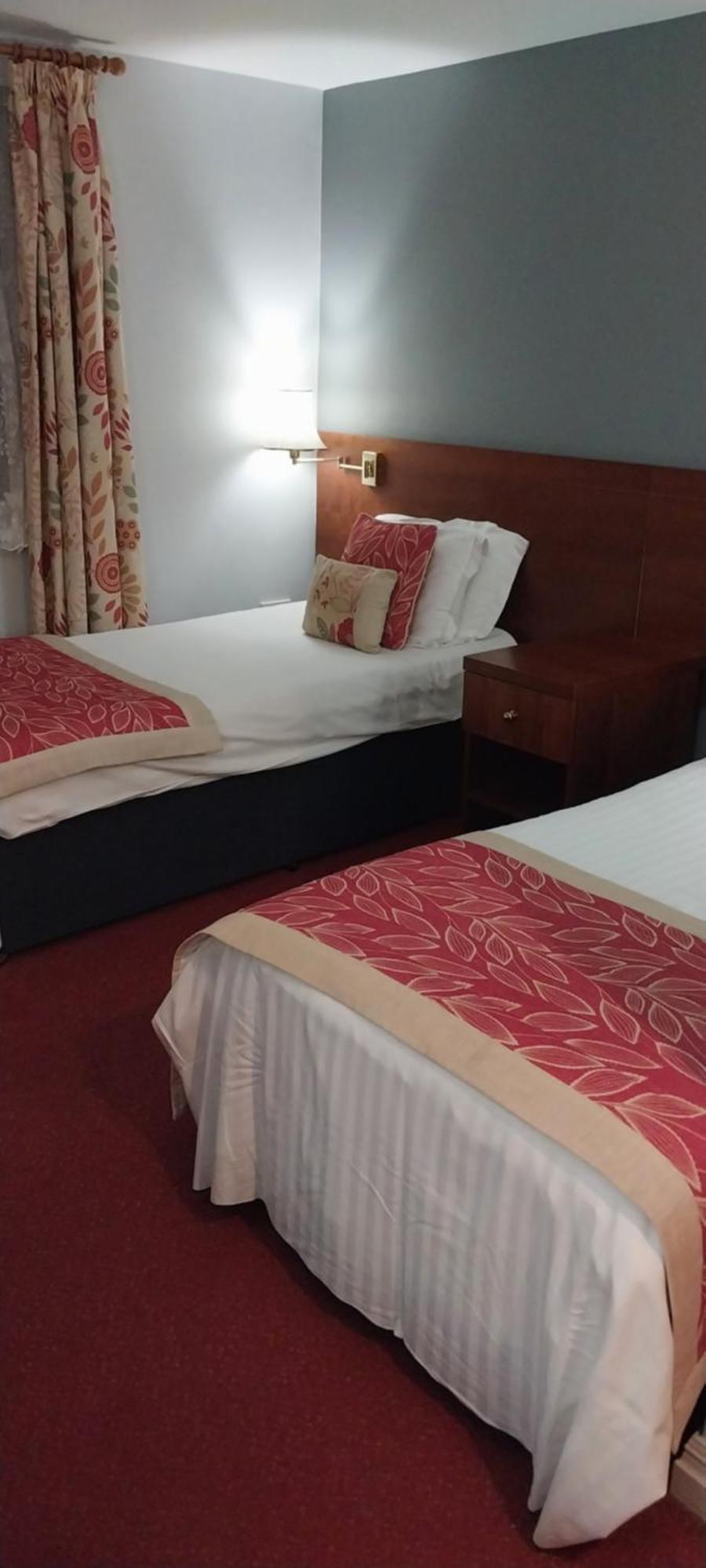 The Emmbrook Inn Hotel Wokingham Dış mekan fotoğraf