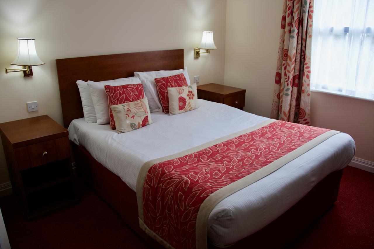 The Emmbrook Inn Hotel Wokingham Dış mekan fotoğraf