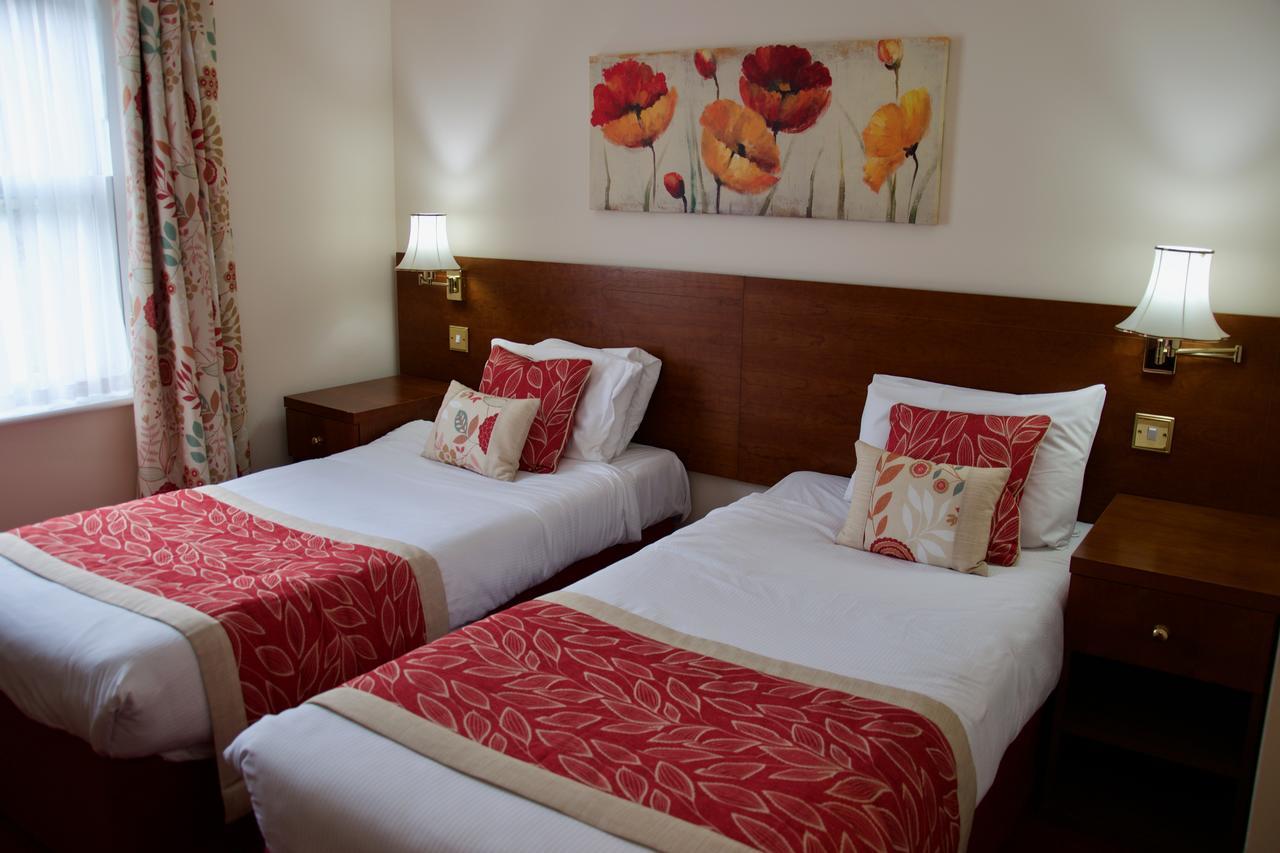 The Emmbrook Inn Hotel Wokingham Dış mekan fotoğraf