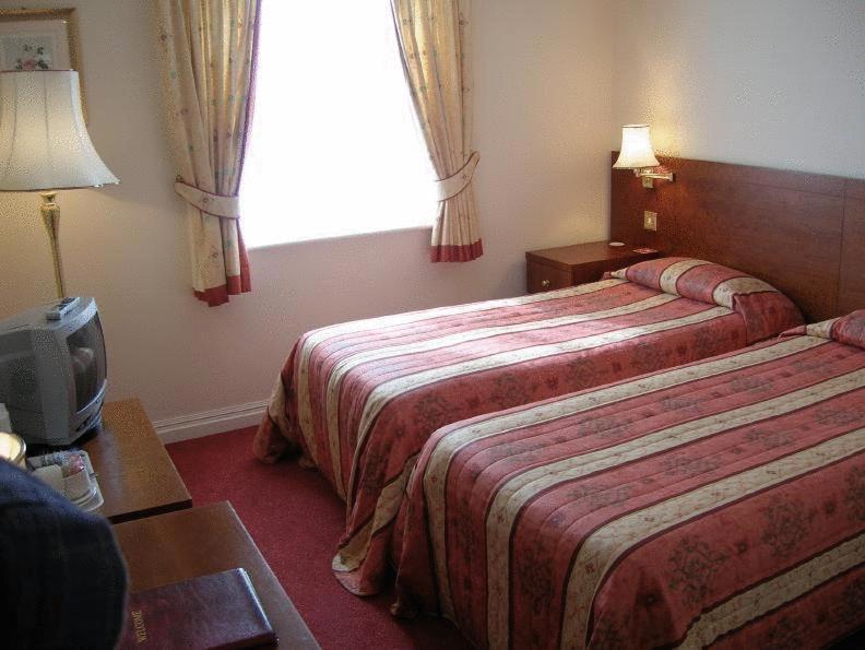 The Emmbrook Inn Hotel Wokingham Dış mekan fotoğraf