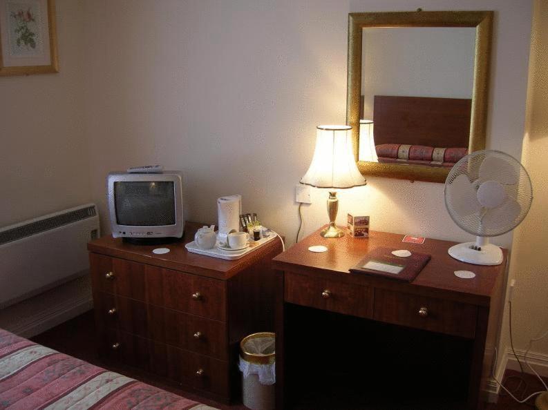 The Emmbrook Inn Hotel Wokingham Dış mekan fotoğraf