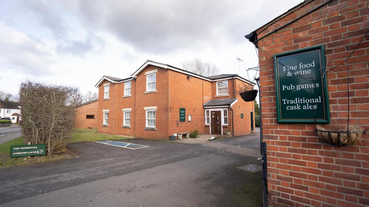 The Emmbrook Inn Hotel Wokingham Dış mekan fotoğraf