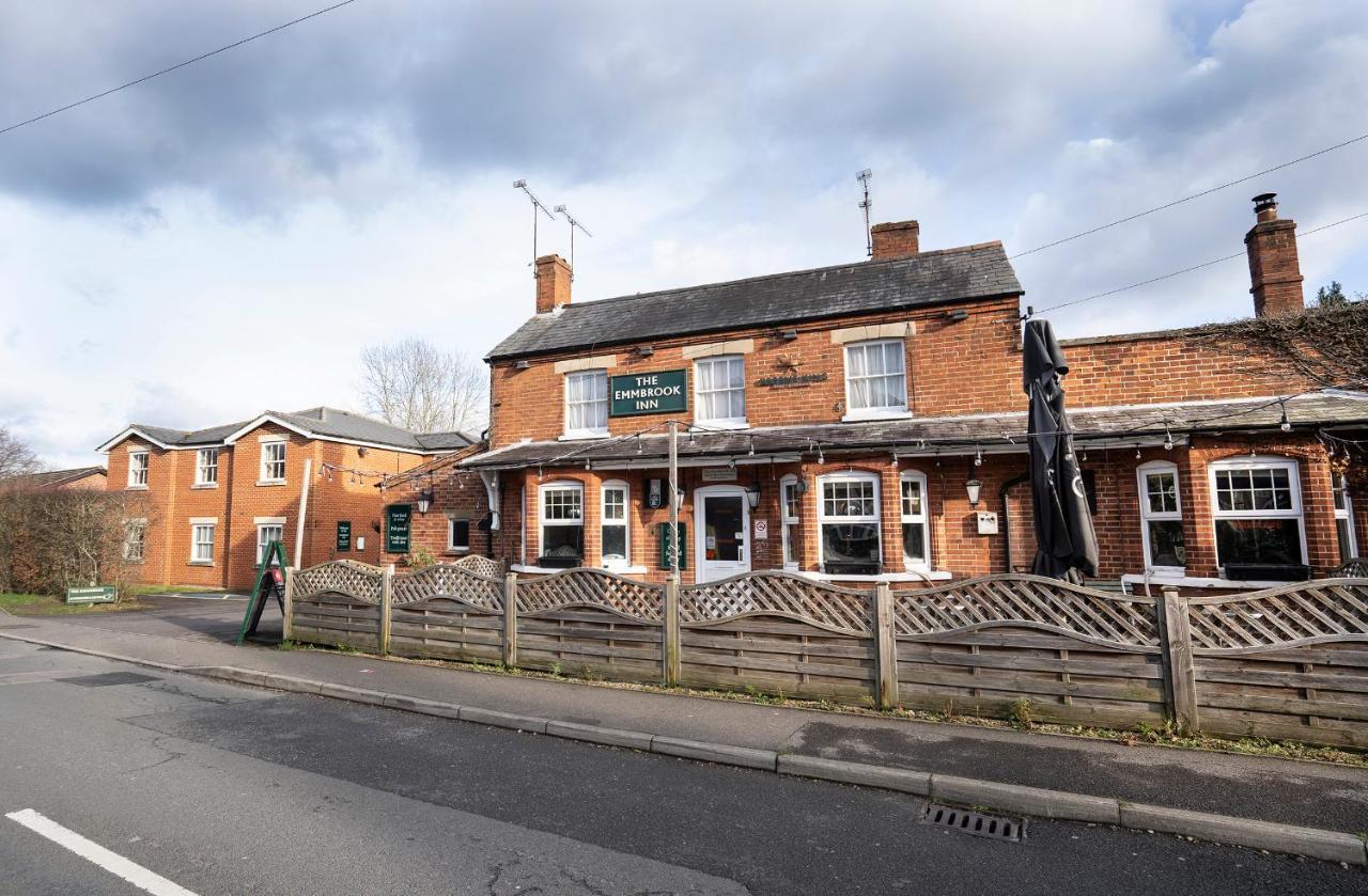 The Emmbrook Inn Hotel Wokingham Dış mekan fotoğraf