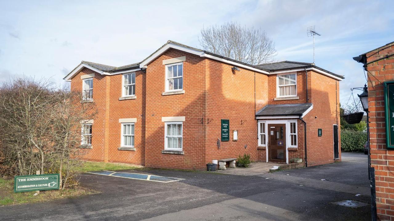 The Emmbrook Inn Hotel Wokingham Dış mekan fotoğraf