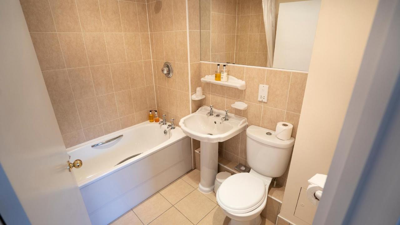 The Emmbrook Inn Hotel Wokingham Dış mekan fotoğraf
