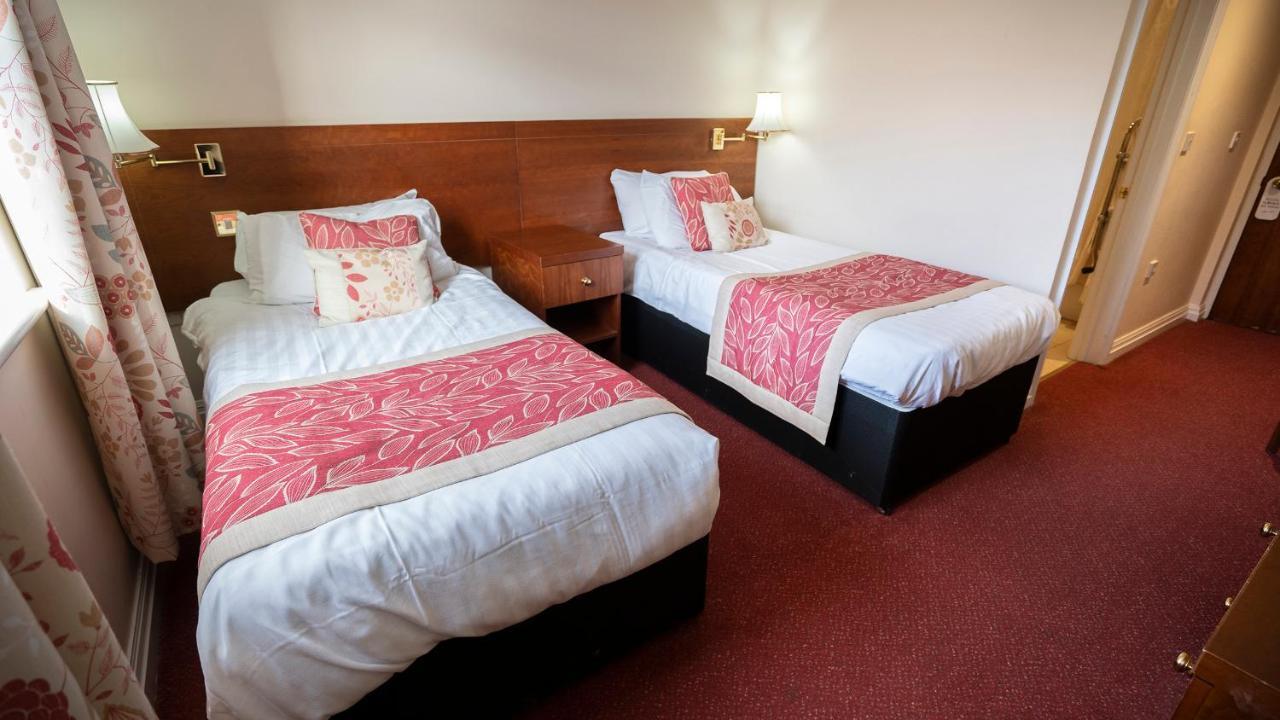The Emmbrook Inn Hotel Wokingham Dış mekan fotoğraf