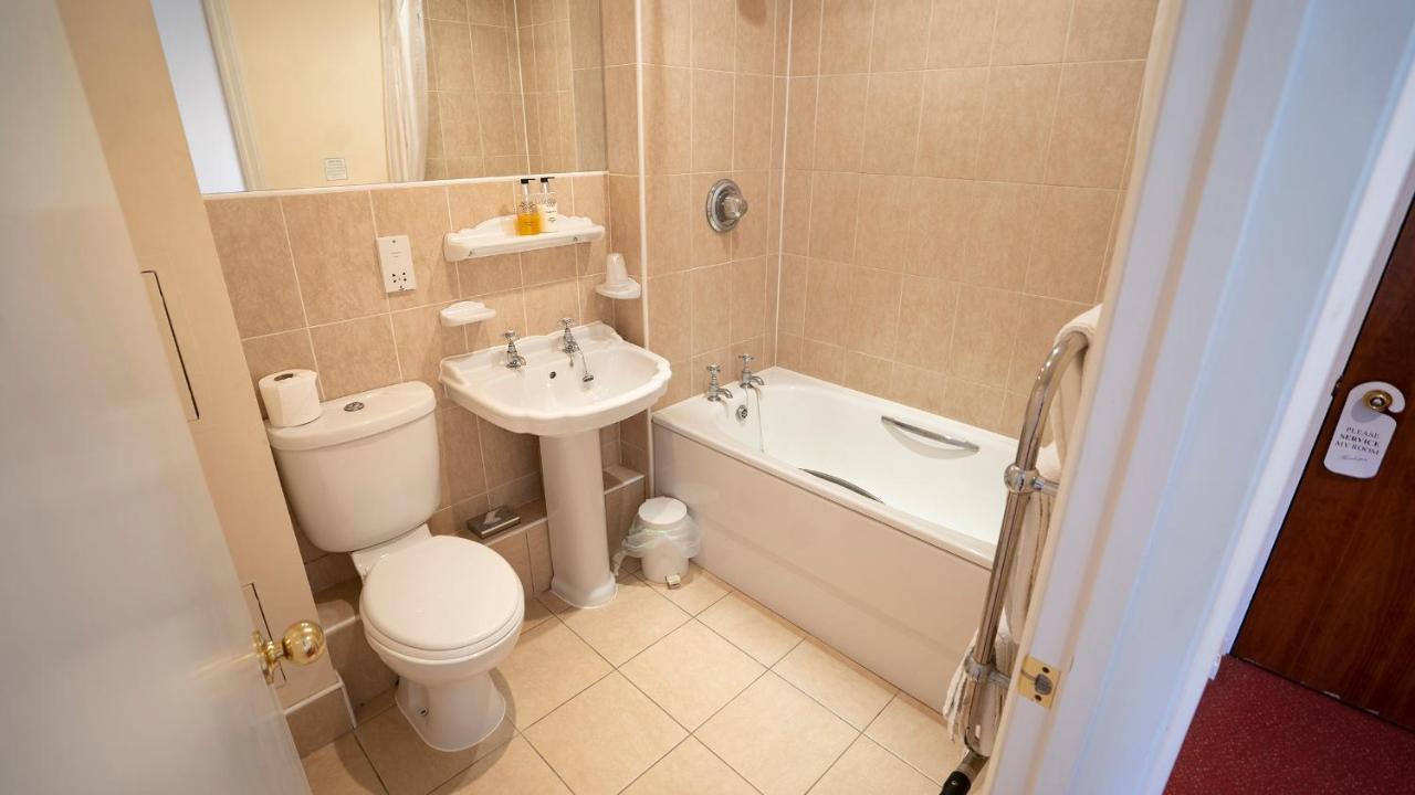 The Emmbrook Inn Hotel Wokingham Dış mekan fotoğraf