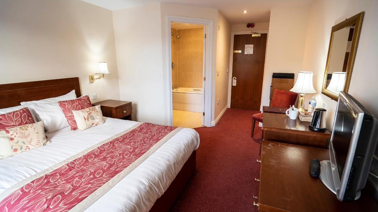 The Emmbrook Inn Hotel Wokingham Dış mekan fotoğraf