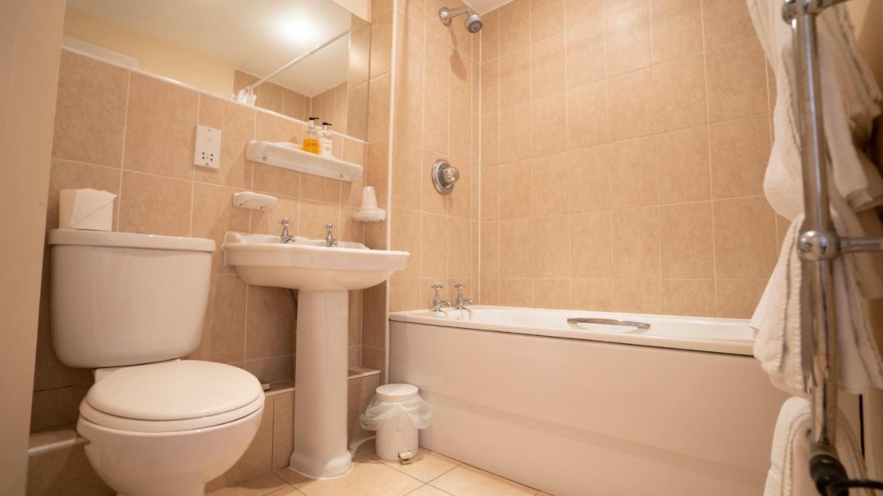 The Emmbrook Inn Hotel Wokingham Dış mekan fotoğraf