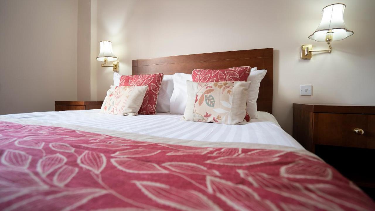 The Emmbrook Inn Hotel Wokingham Dış mekan fotoğraf