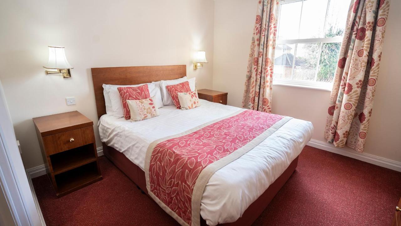 The Emmbrook Inn Hotel Wokingham Dış mekan fotoğraf