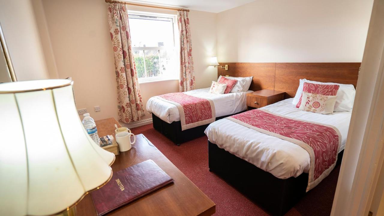 The Emmbrook Inn Hotel Wokingham Dış mekan fotoğraf